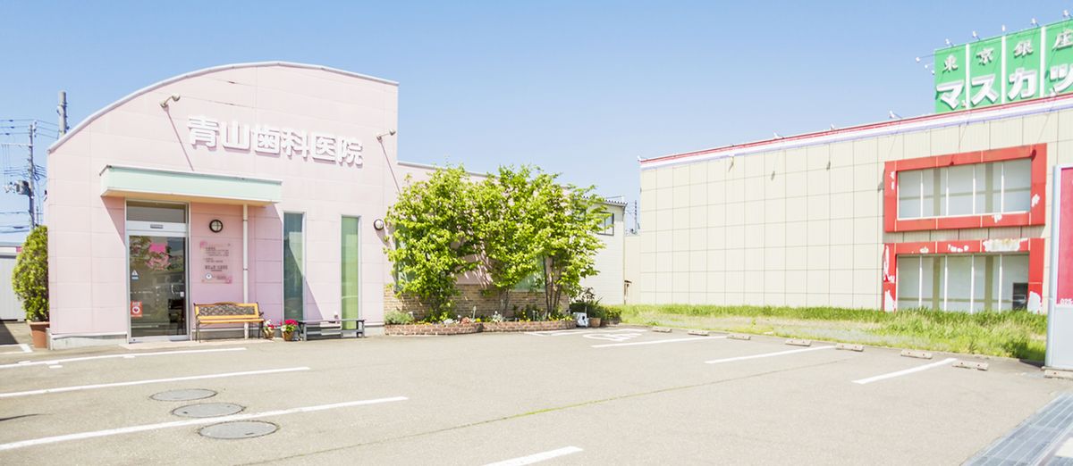 「紳士服のマスカット様」西側
